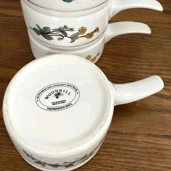 B WOODHILL Fine Bakeware or Bowl with Handle - Picture 3 of 3